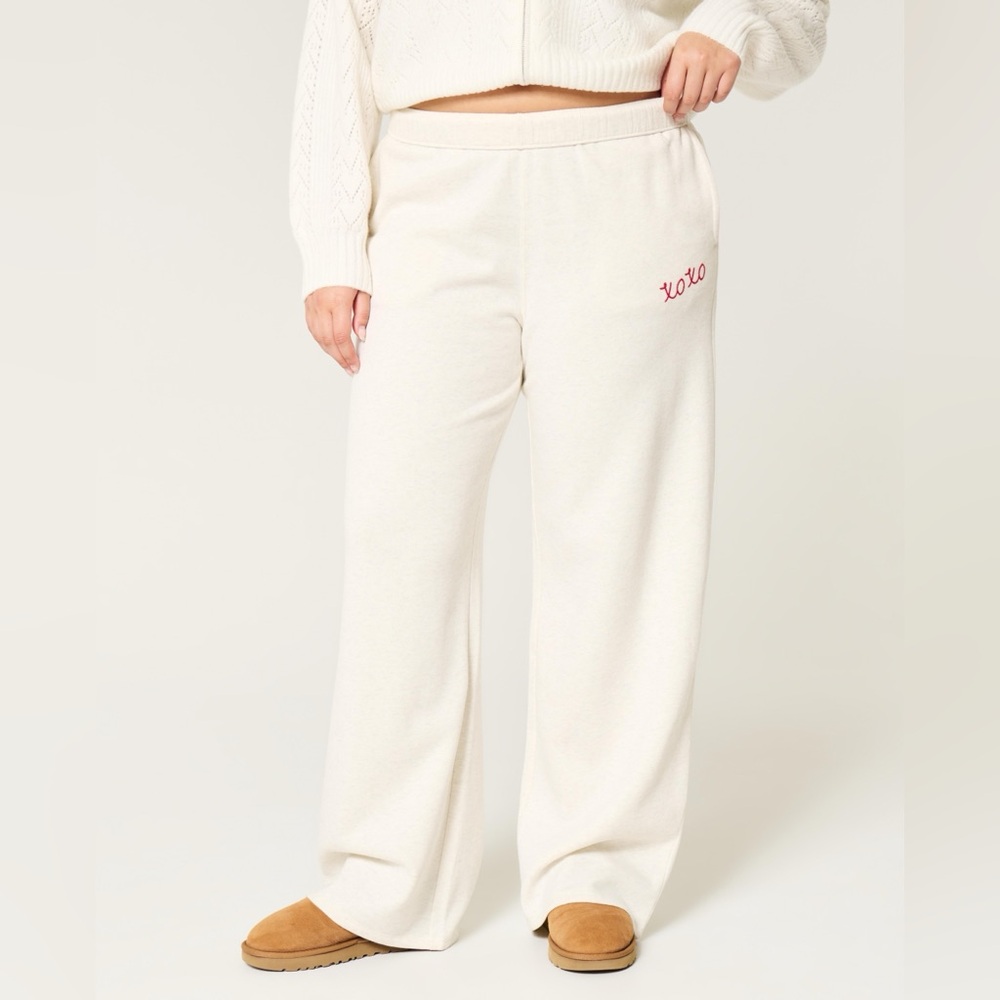 Hollister XOXO Wide Leg Sweatpants - Picture 2 of 5